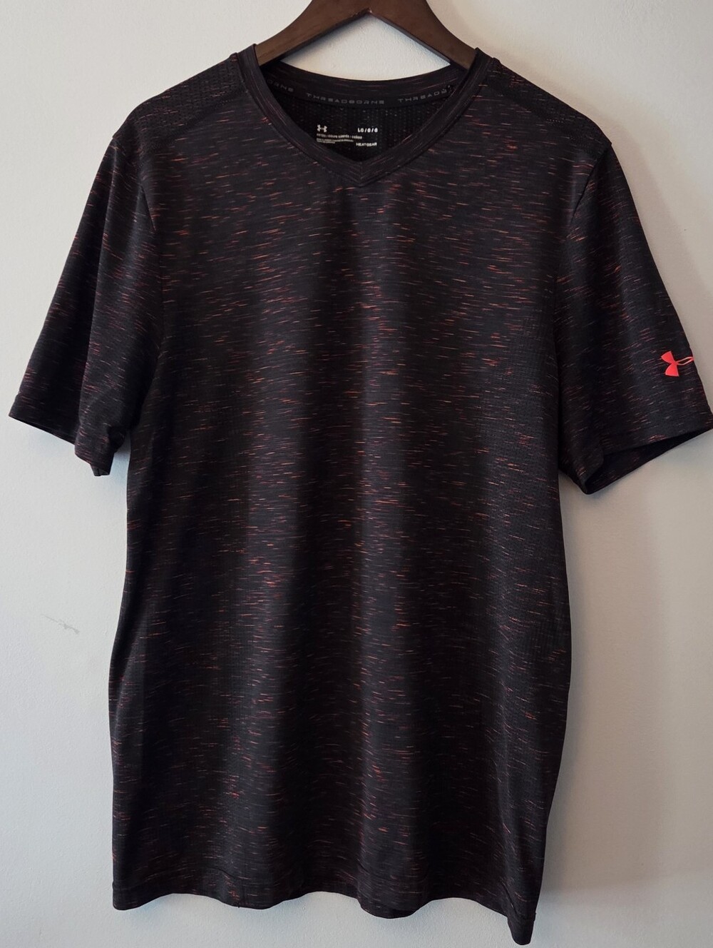 Under Armour Men’s Black Threadborne V-Neck T-Shirt - Red Accent Size L